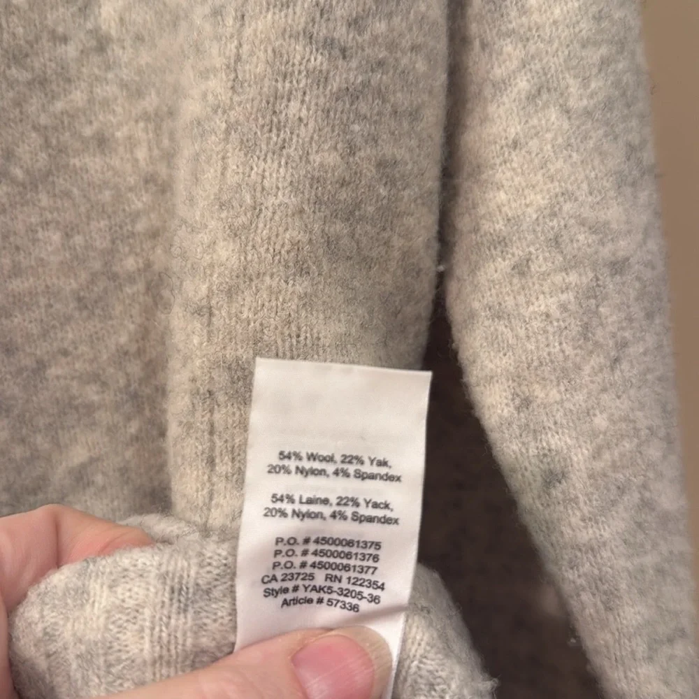 The Original Aritzia Gray Turtleneck‎ Sweater - Picture 5 of 8